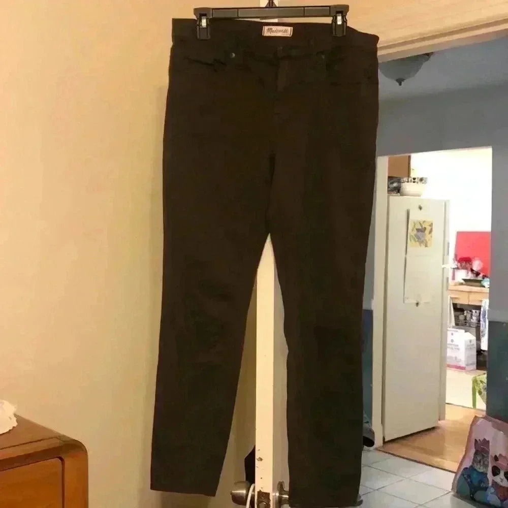 Madewell cotton light weight skinny pants.  Size 31